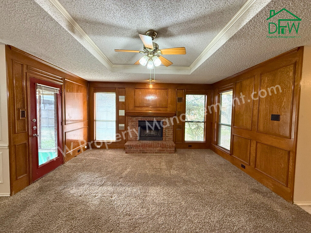 816 Summit Dr - Photo 3 of 40