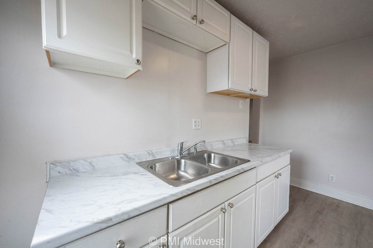 2211 E New York St #B - Photo 5 of 16