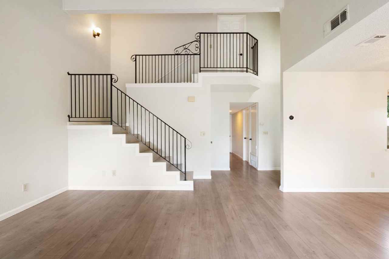 9417 Aizenberg Cir - Photo 2 of 22