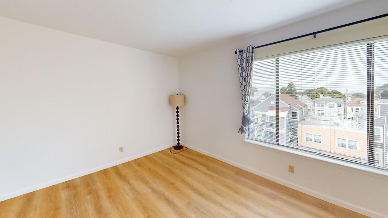 465 10th Ave - Photo 4 of 11