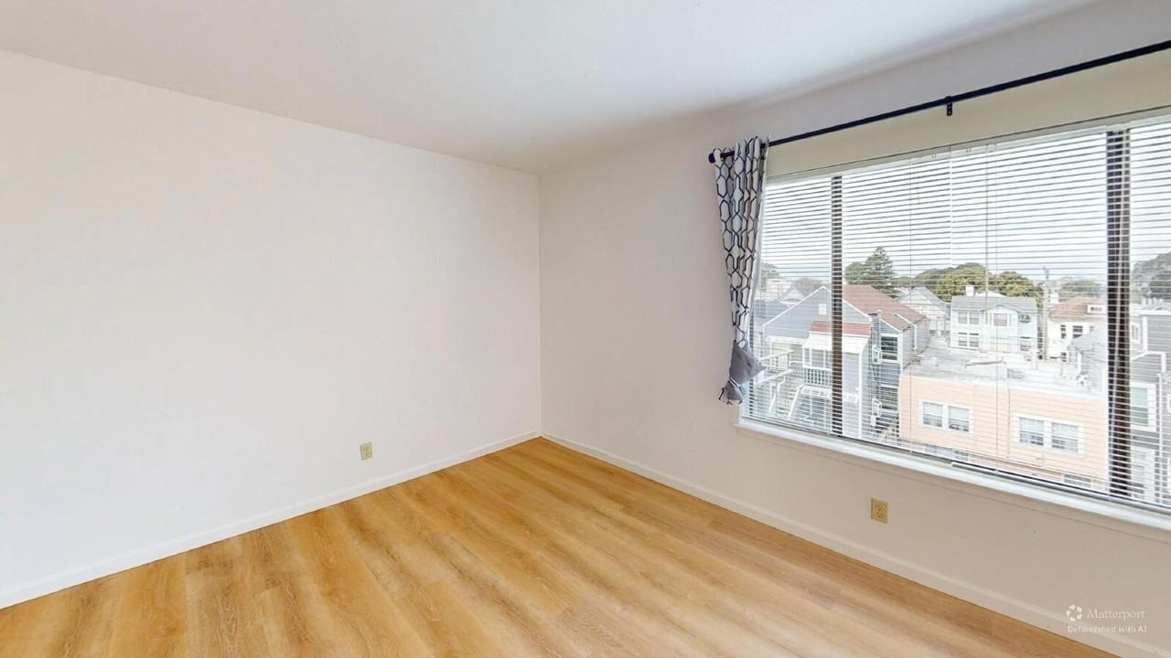 465 10th Ave - Photo 5 of 11