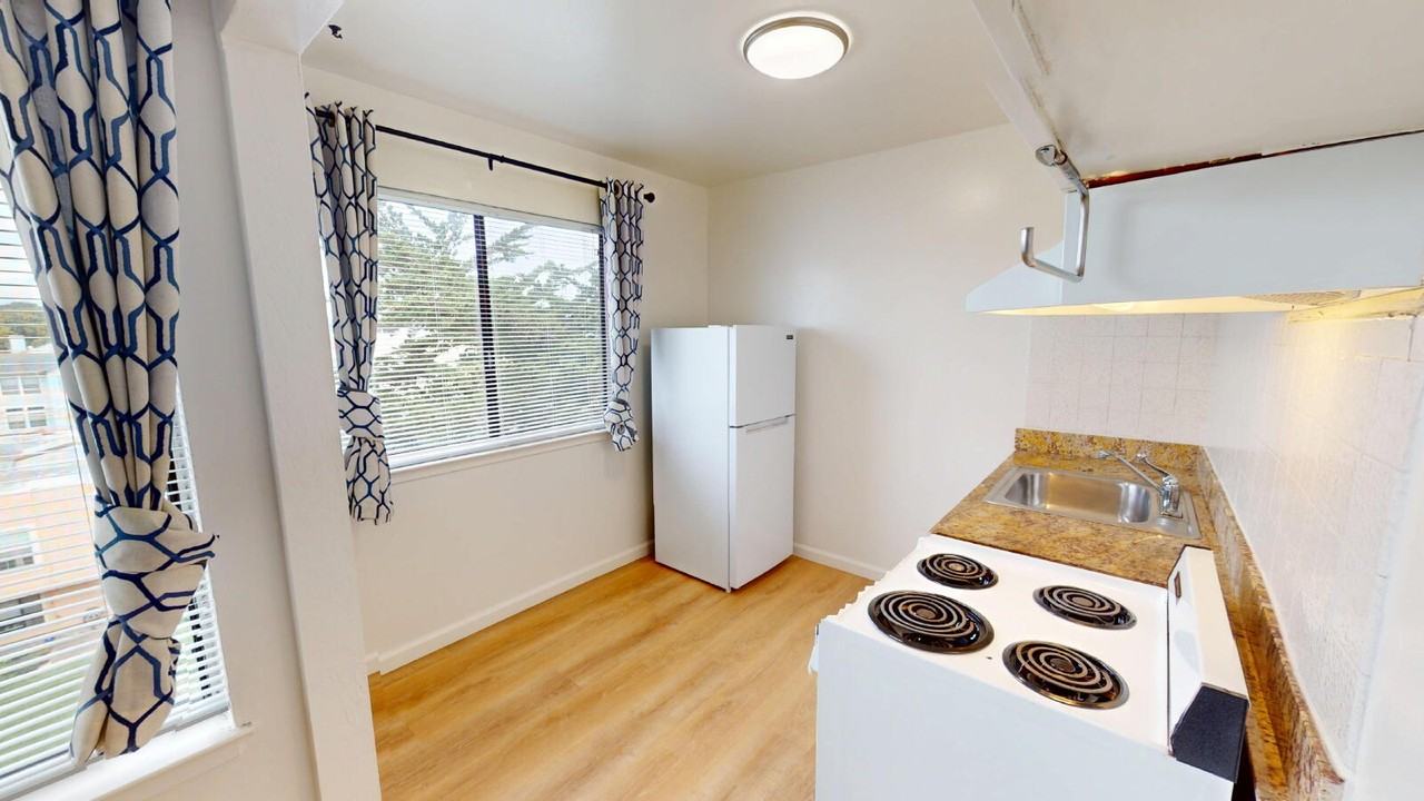 465 10th Ave - Photo 7 of 11