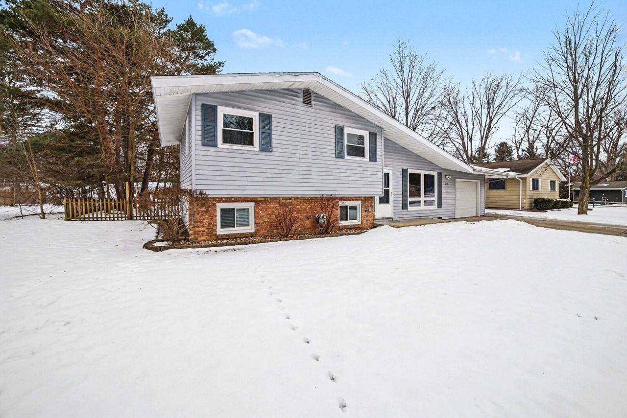 3317 Dawn Dr - Photo 2 of 16