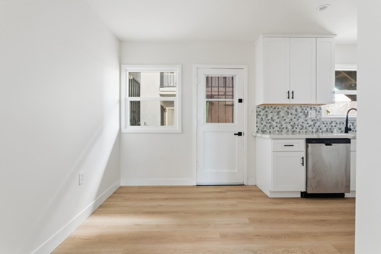 7227 Beck Ave - Photo 3 of 11