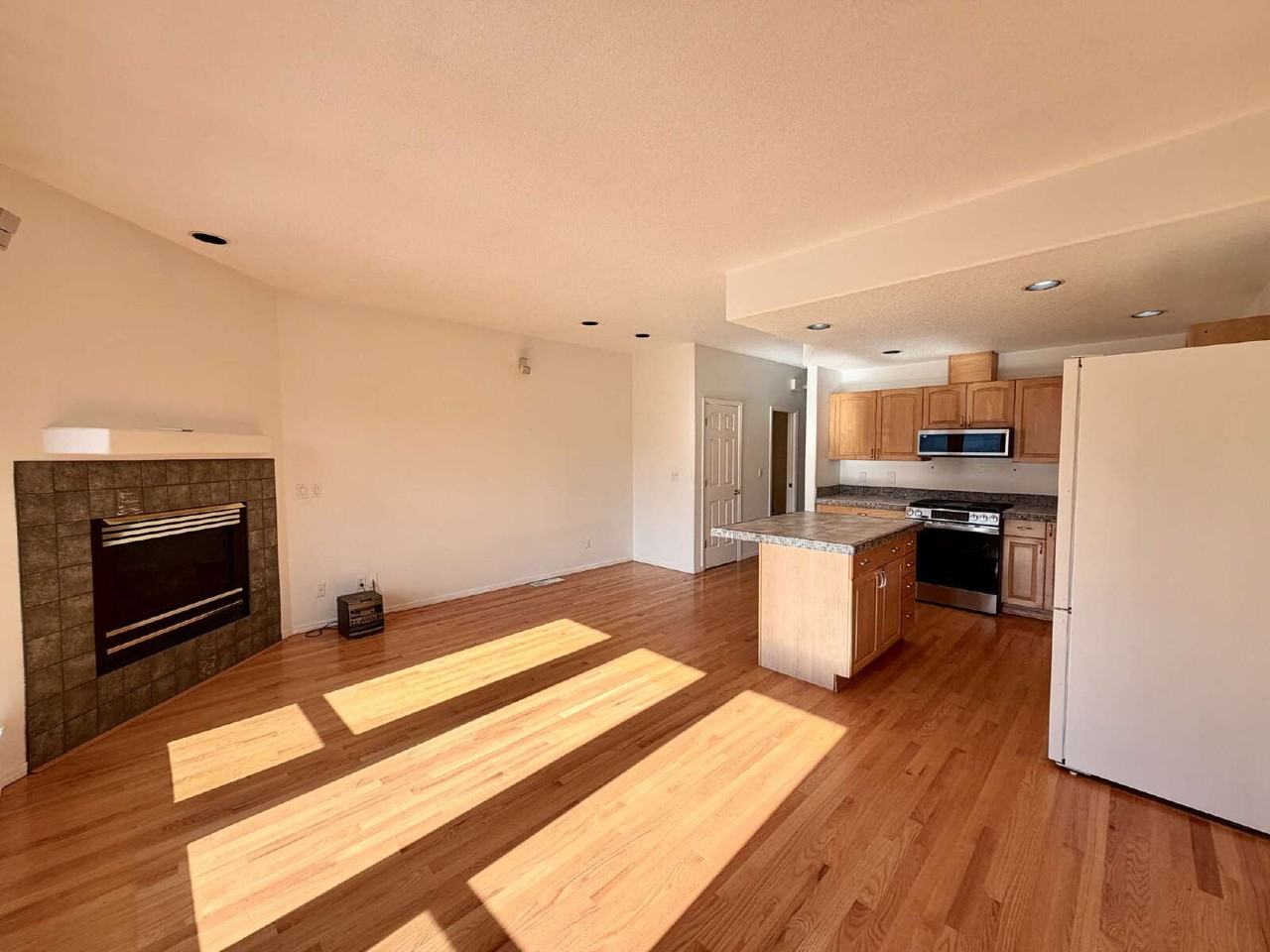 8310 N Edison St - Photo 4 of 22