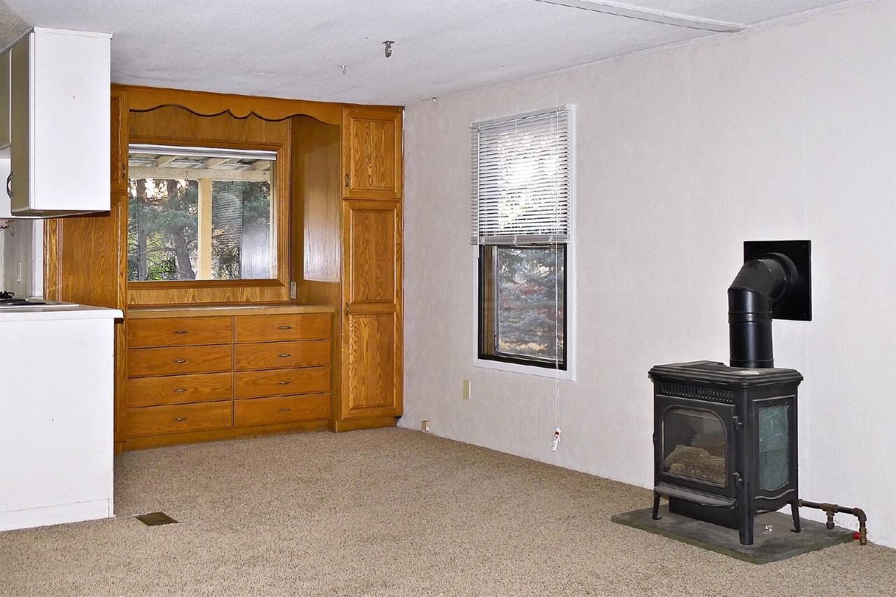 193 Lawrence Ln - Photo 2 of 9