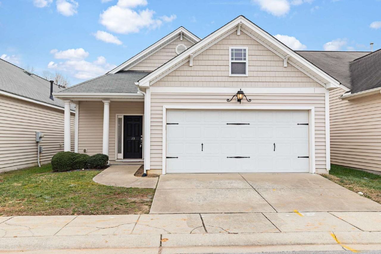 19 Denby Cir - Photo 2 of 32