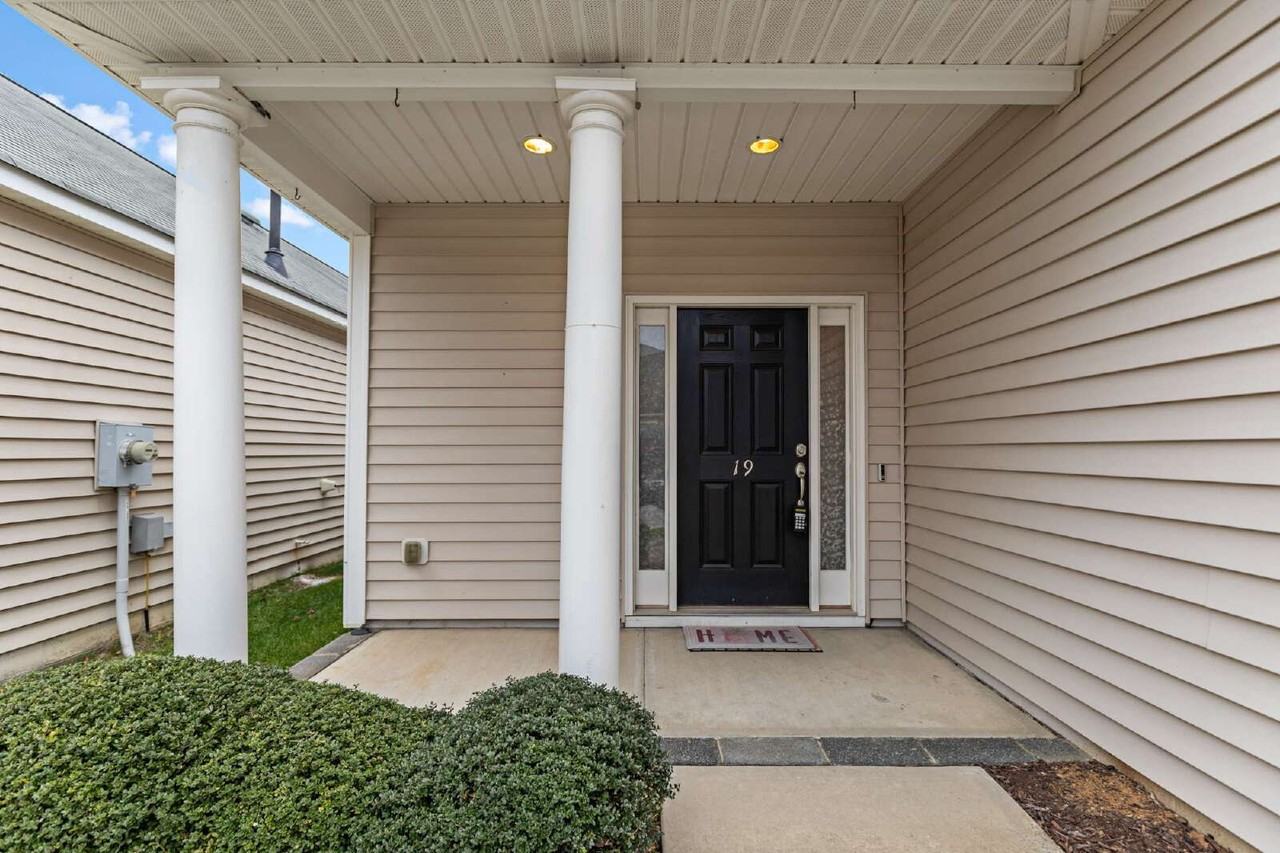 19 Denby Cir - Photo 4 of 32