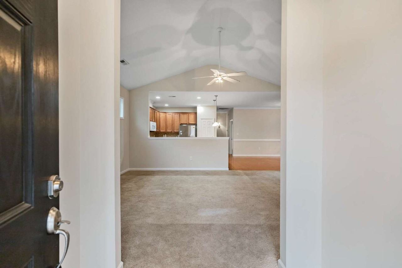 19 Denby Cir - Photo 5 of 32