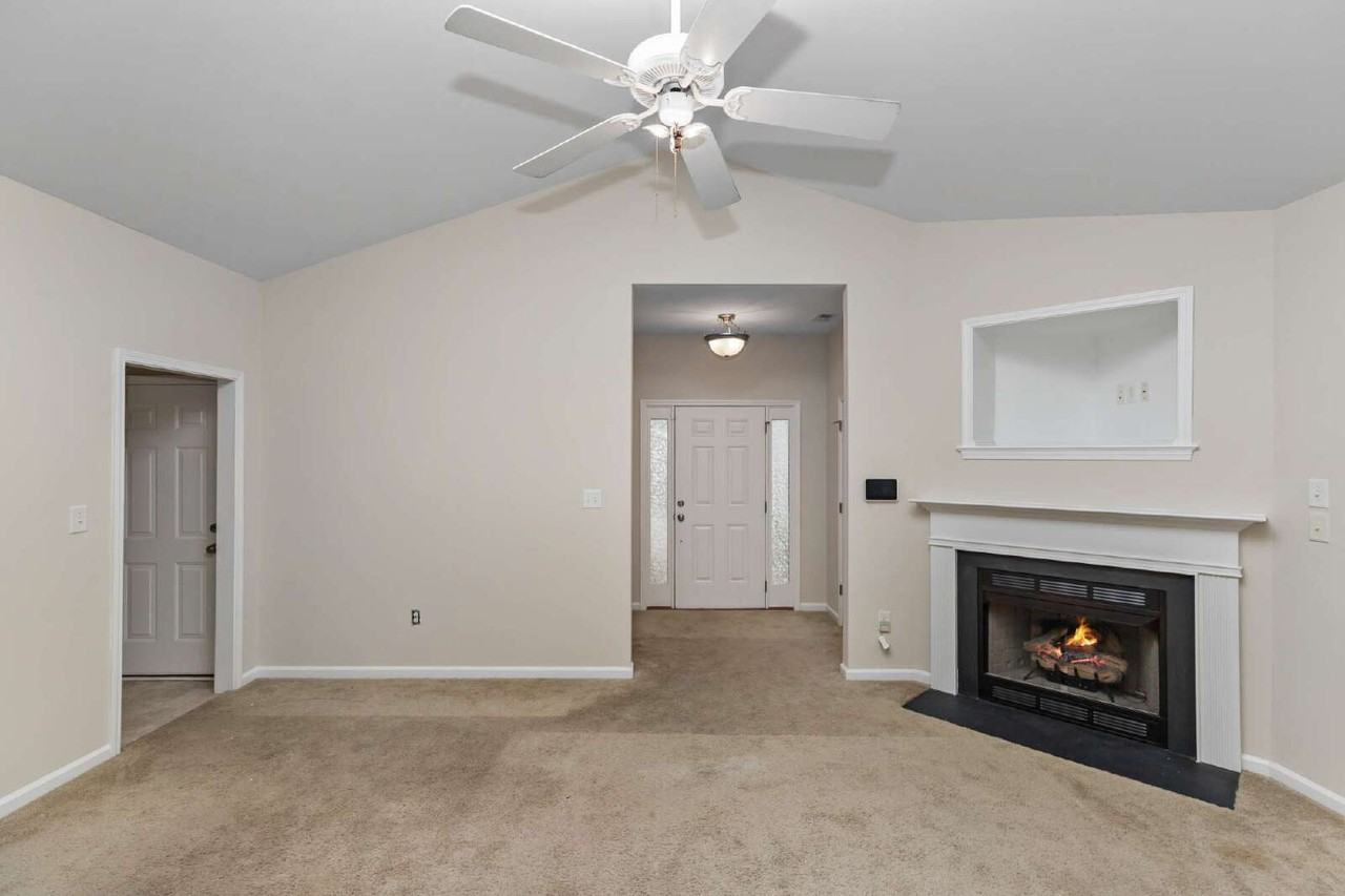 19 Denby Cir - Photo 7 of 32