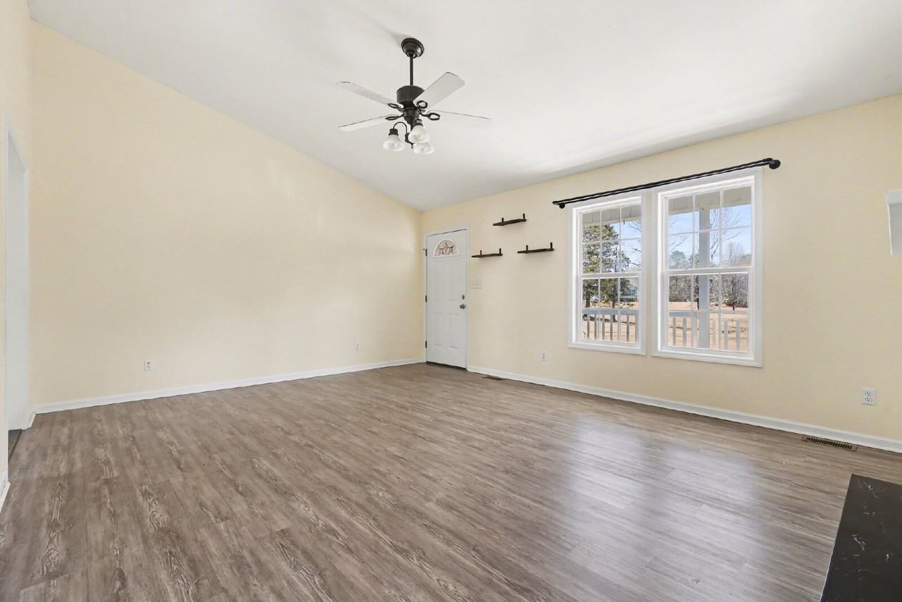 386 Hill Rd - Photo 3 of 32