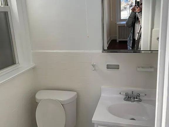 2102 Tomlinson Ave - Photo 5 of 8