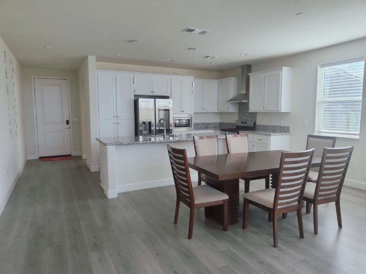 325 Eugenia St - Photo 3 of 29