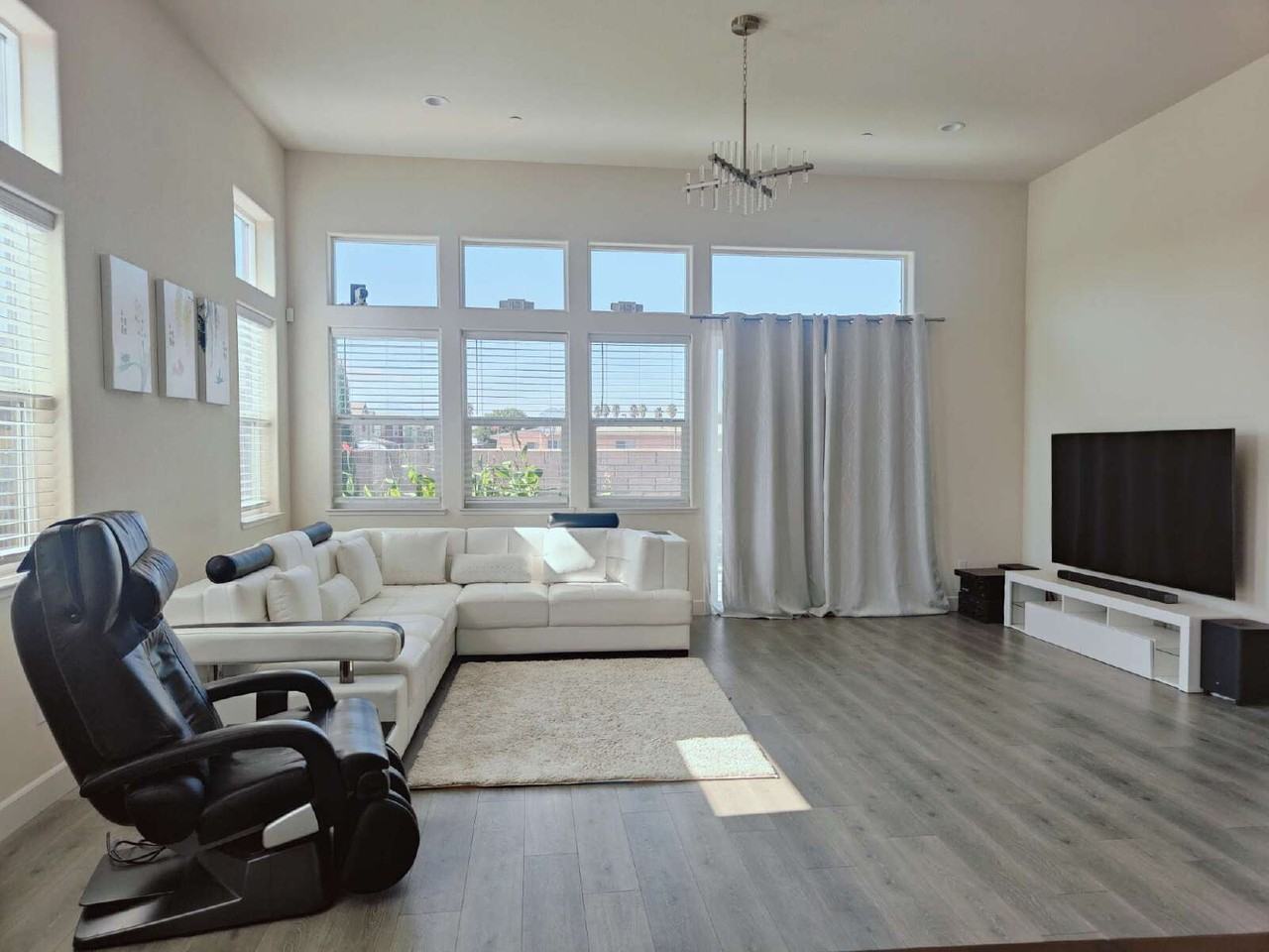 325 Eugenia St - Photo 5 of 29