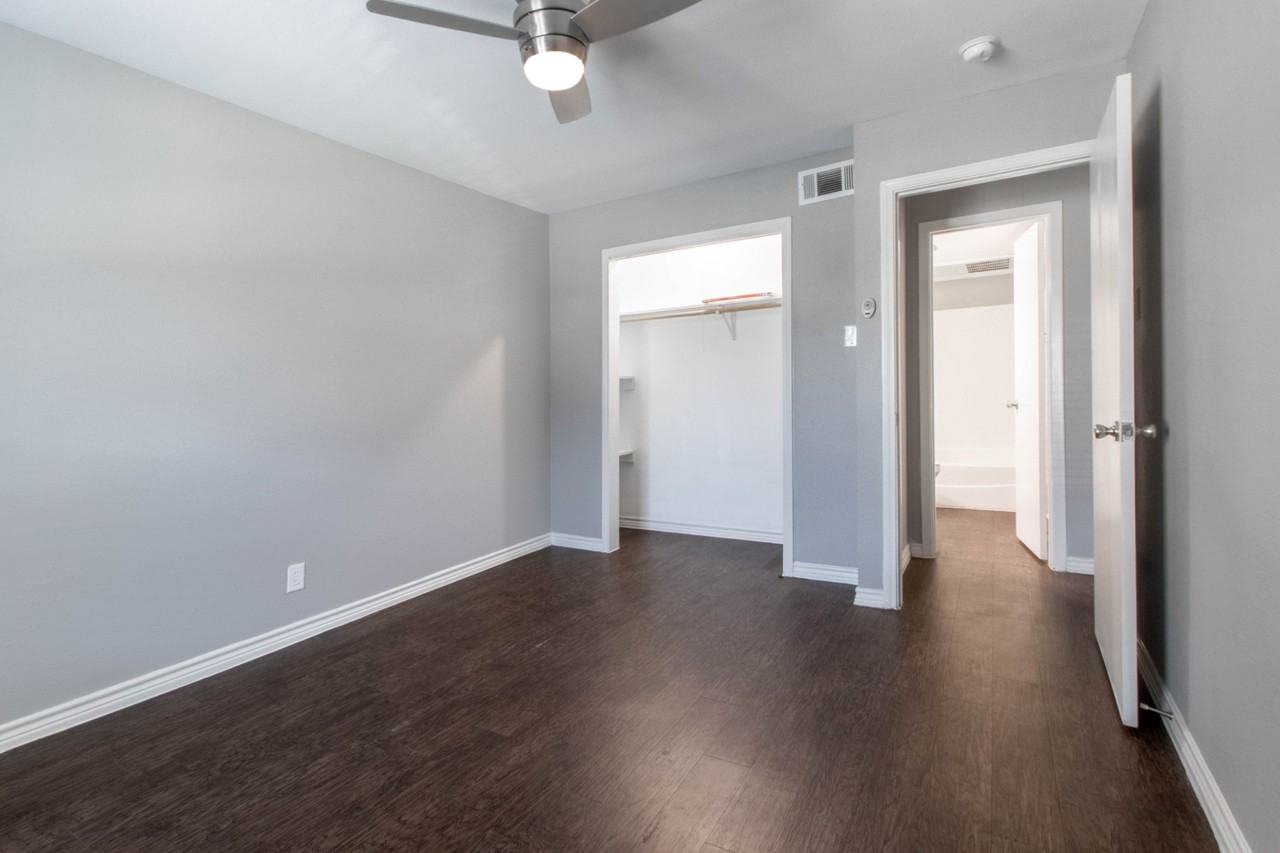 1126 N Bell Ave - Photo 2 of 8