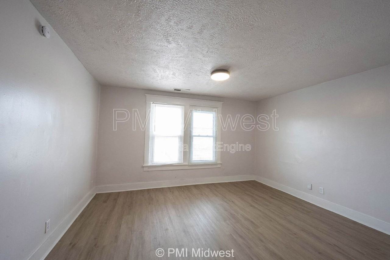 2211 E New York St #B