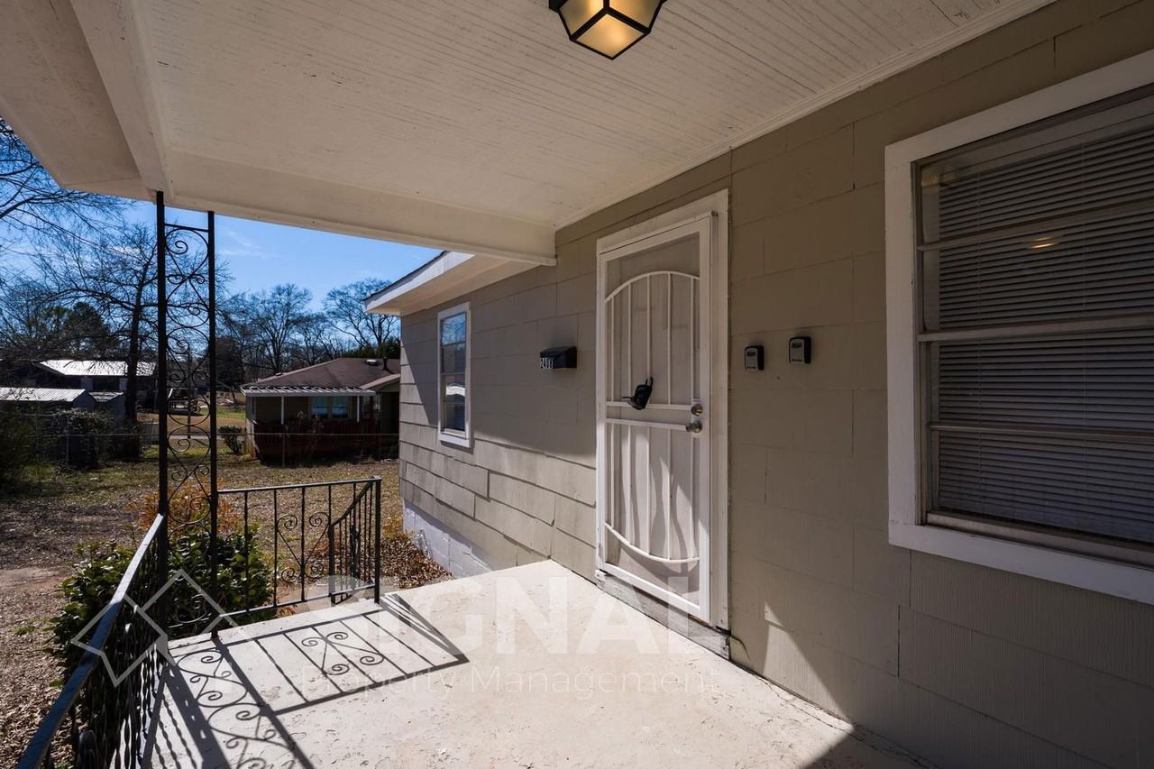 2408 Fairfax Ave - Photo 4 of 24