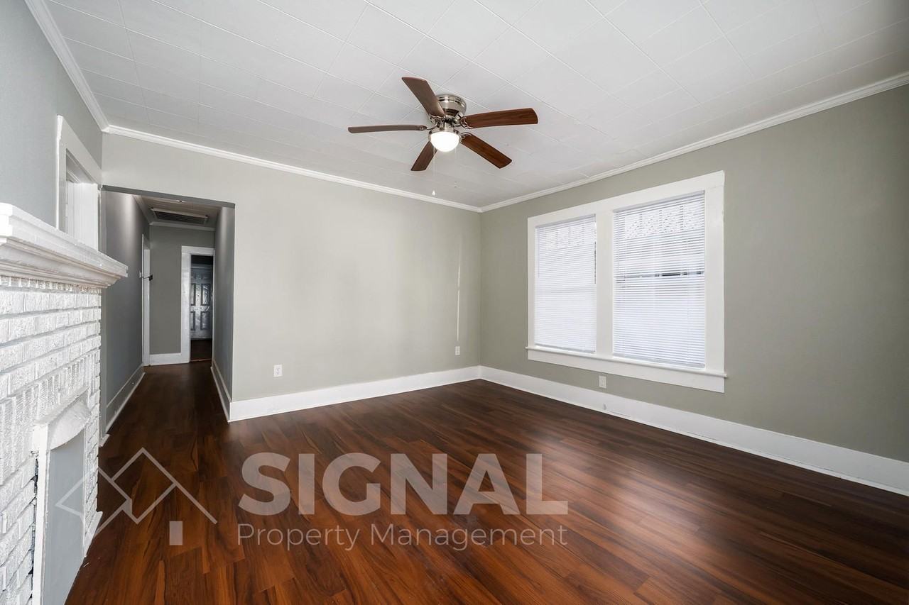 235 Center St - Photo 4 of 24