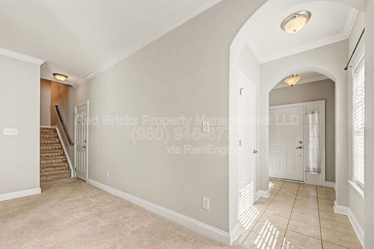 4902 Tradd Cir - Photo 7 of 26