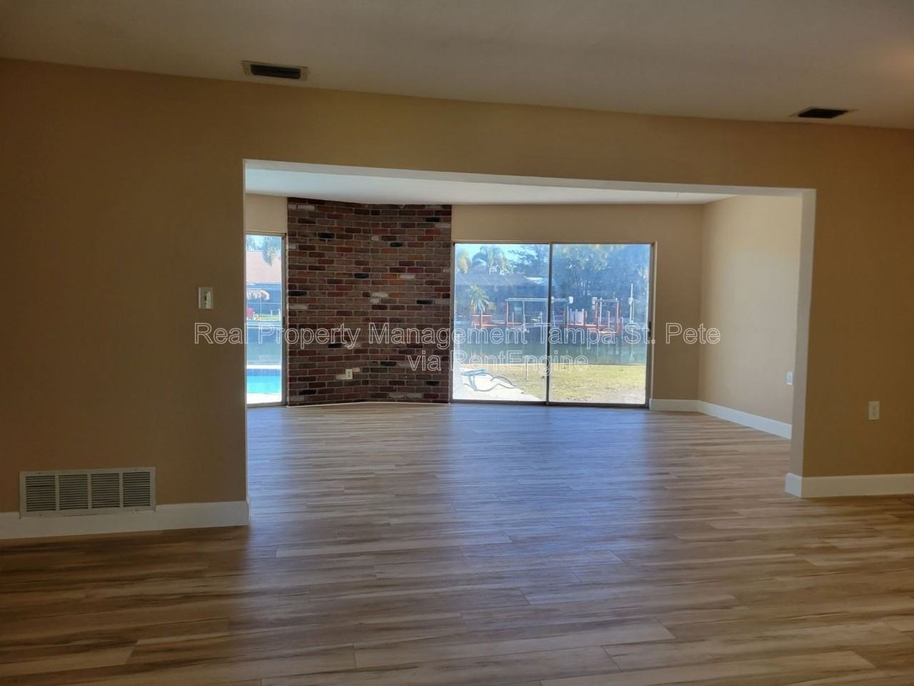 1985 Cove Dr - Photo 2 of 36