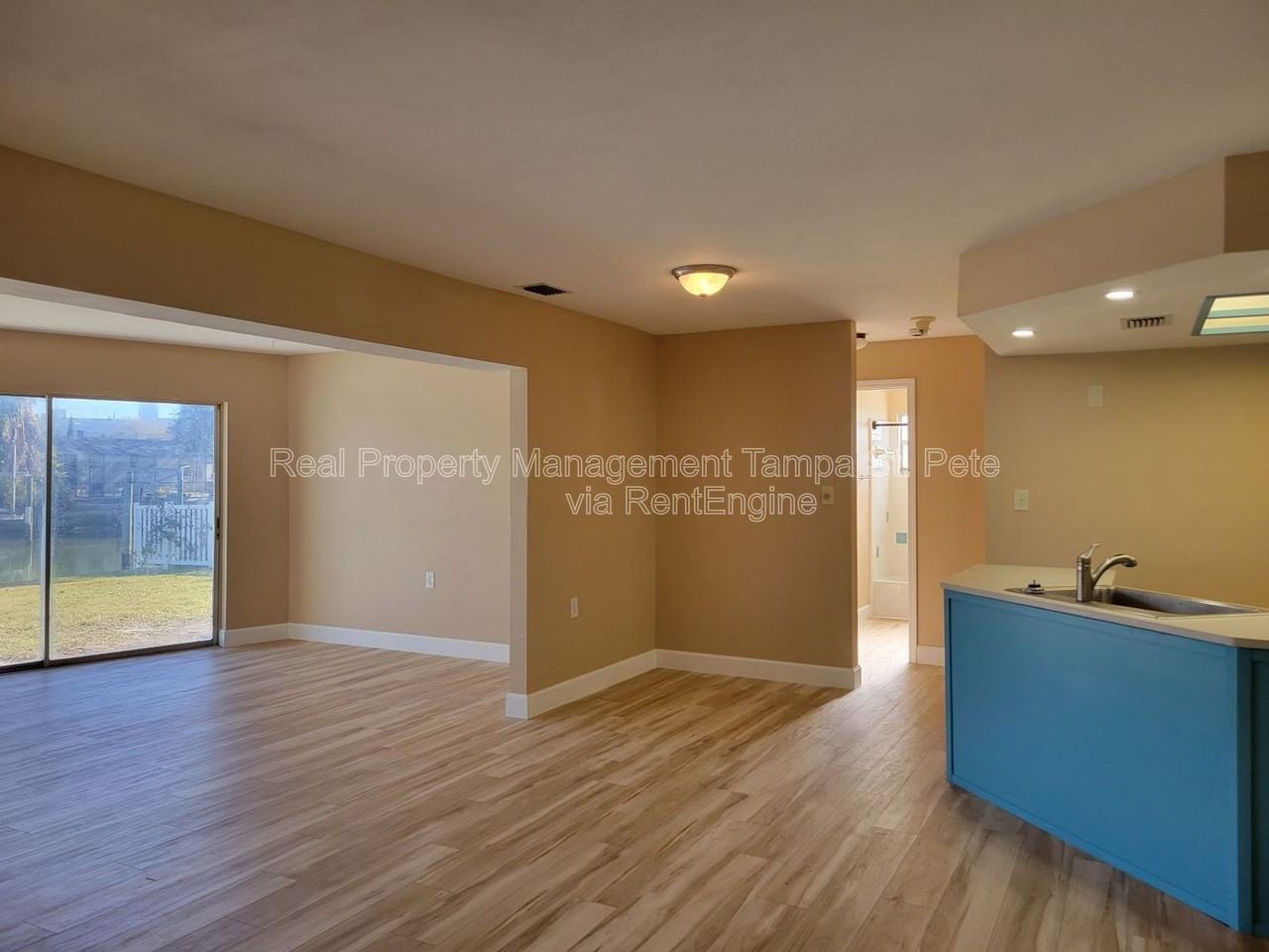 1985 Cove Dr - Photo 3 of 36