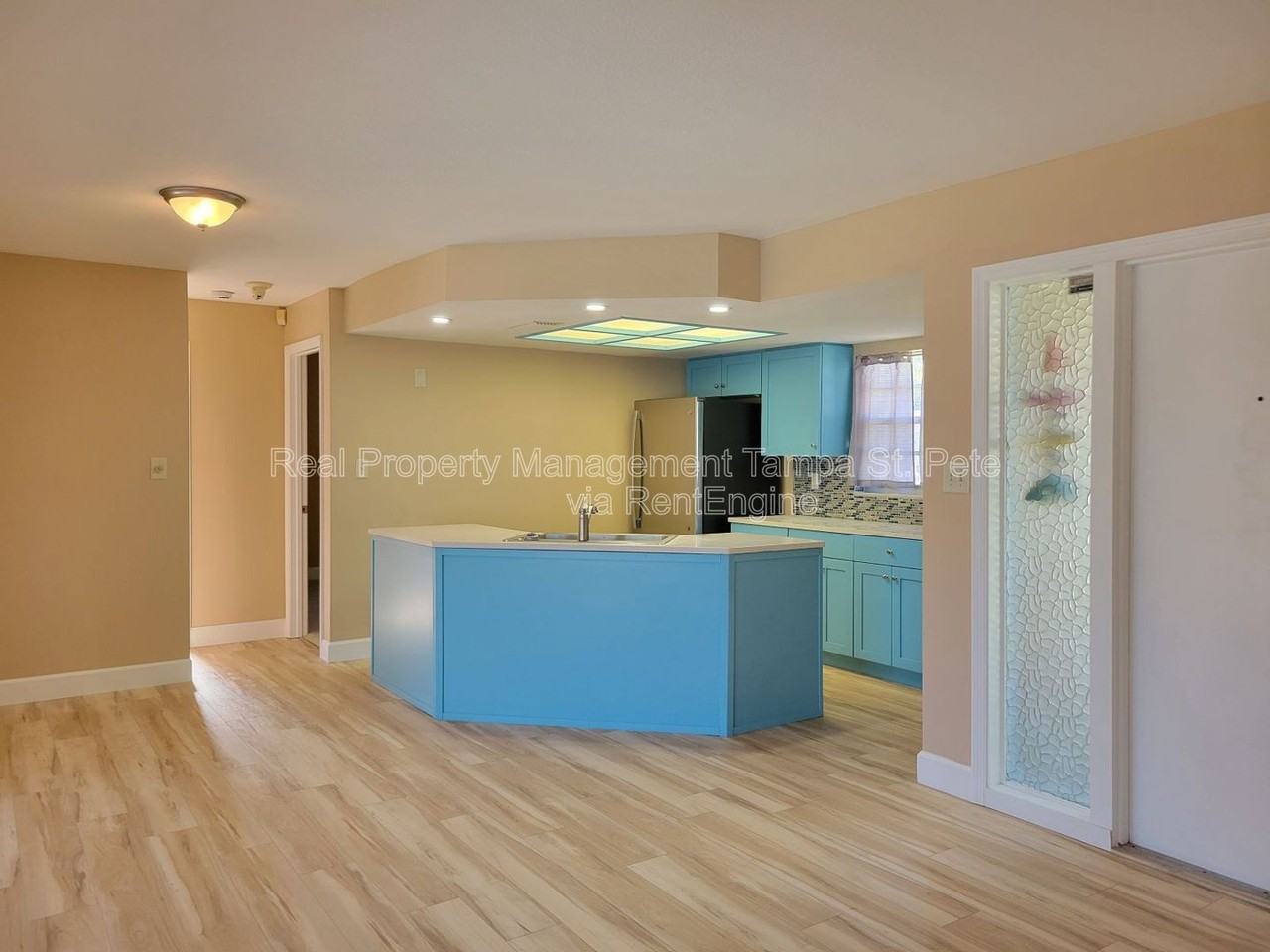 1985 Cove Dr - Photo 4 of 36