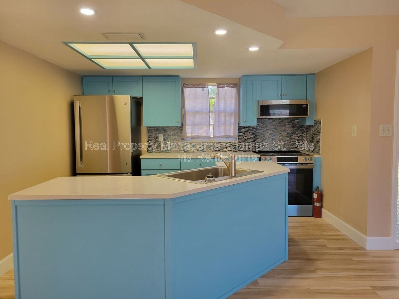 1985 Cove Dr - Photo 6 of 36