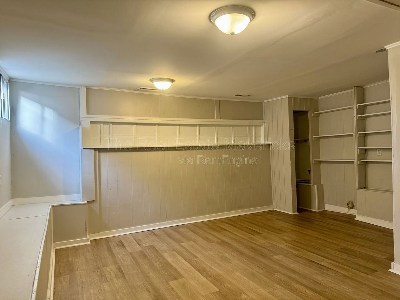 208 Wilson St - Photo 6 of 11