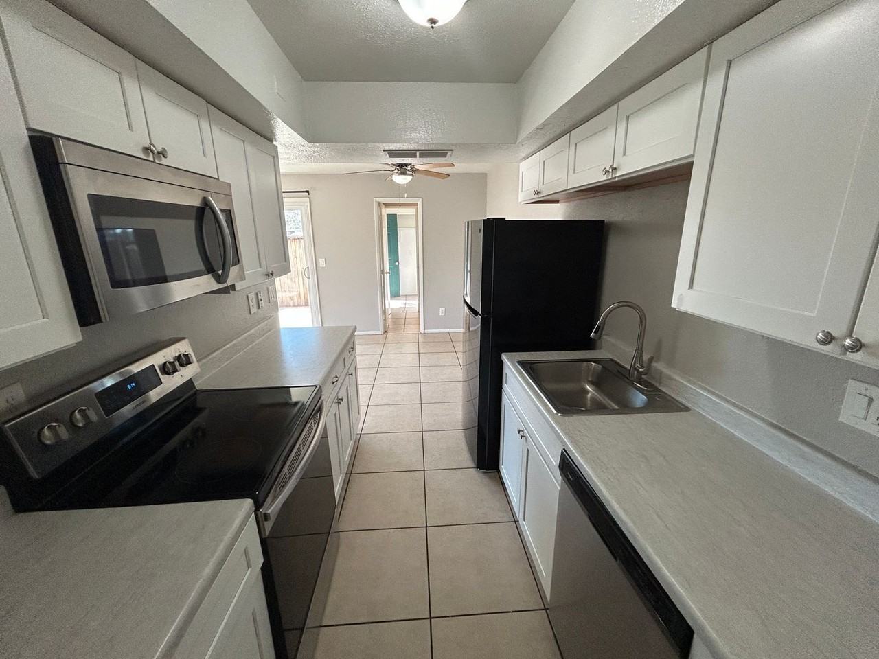 6046 W Townley Ave - Photo 4 of 14