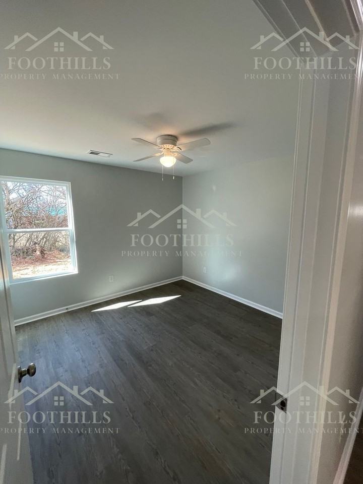 103 Rhoe Cir #B - Photo 4 of 16