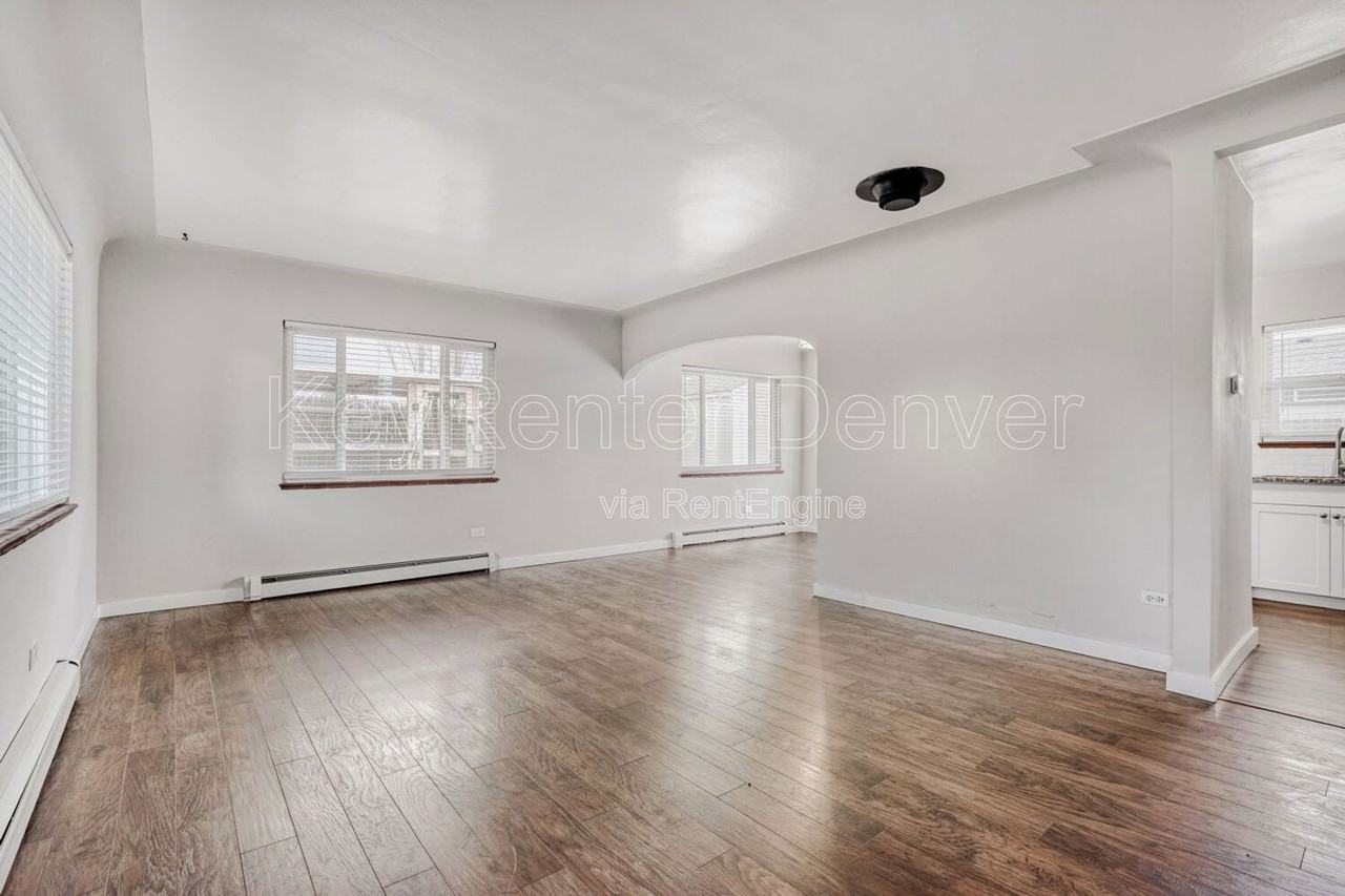 201 S Meade St - Photo 2 of 25