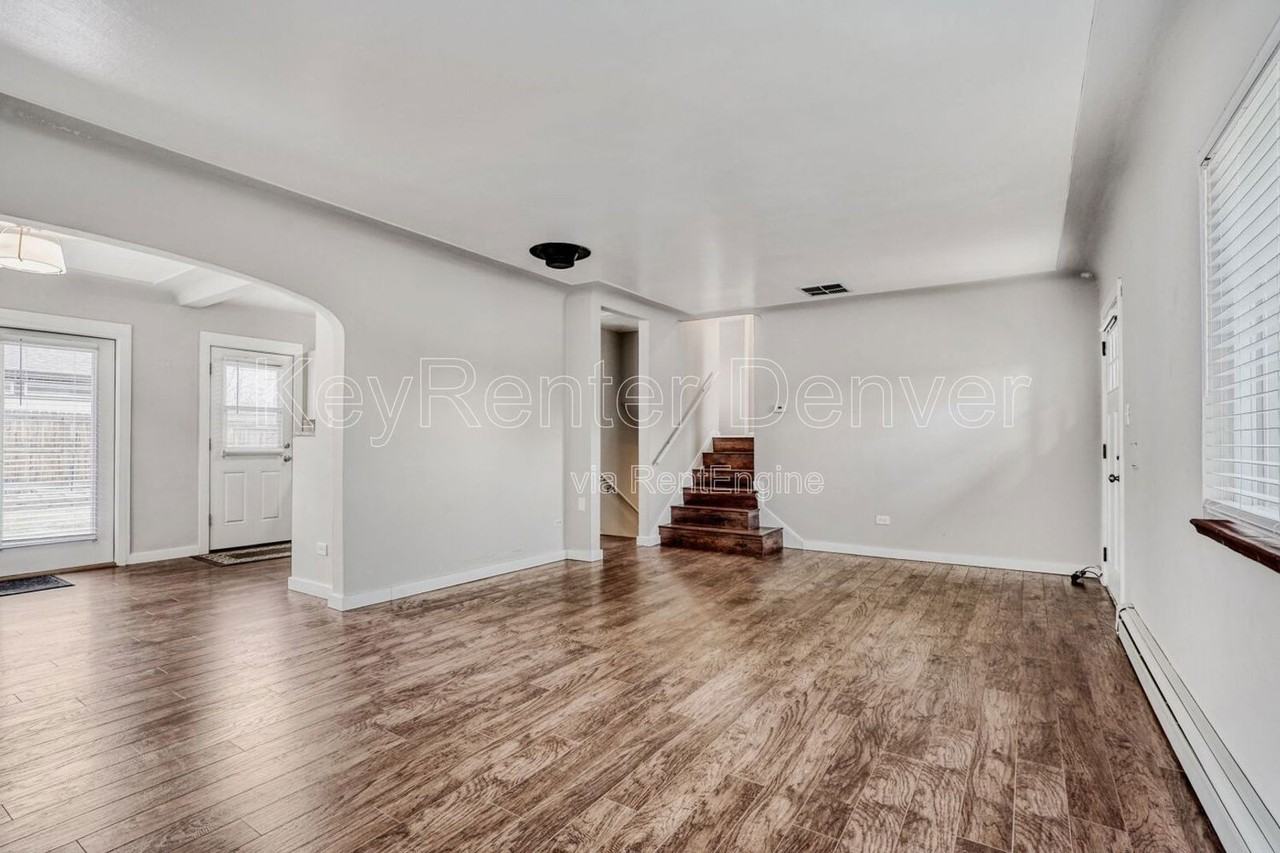 201 S Meade St - Photo 3 of 25