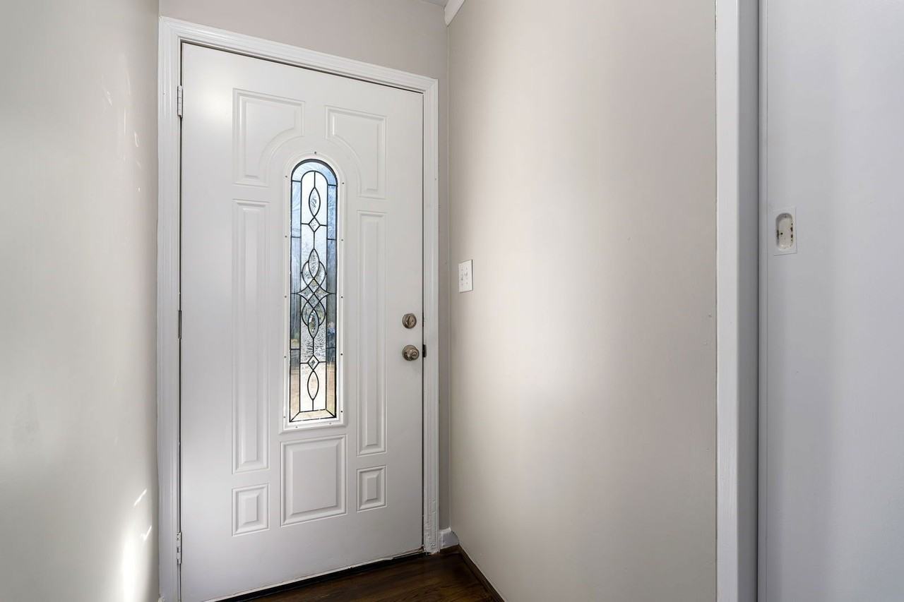 1236 Oakwood St - Photo 5 of 26