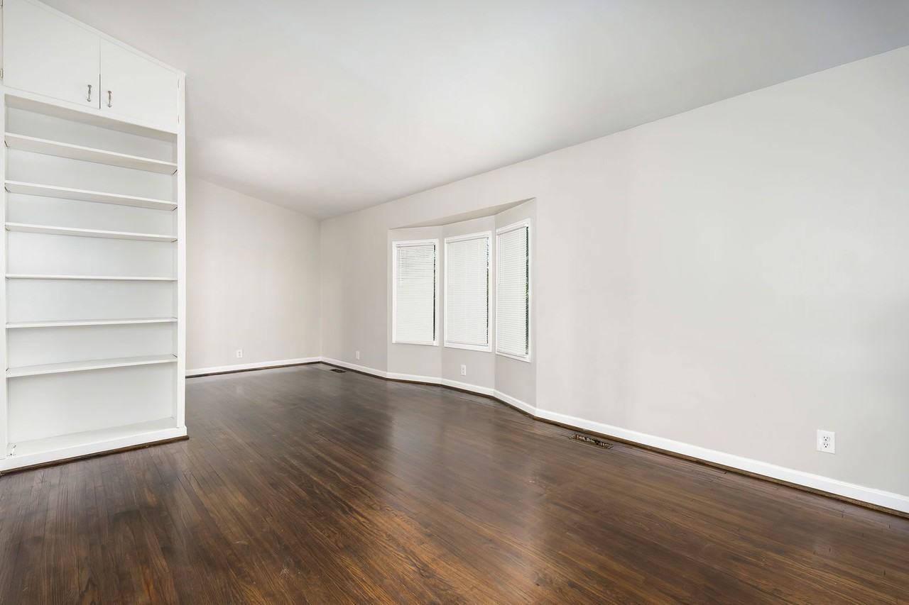 1236 Oakwood St - Photo 6 of 26