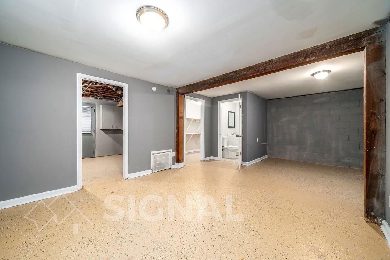 1652 Roberta Ln - Photo 3 of 25