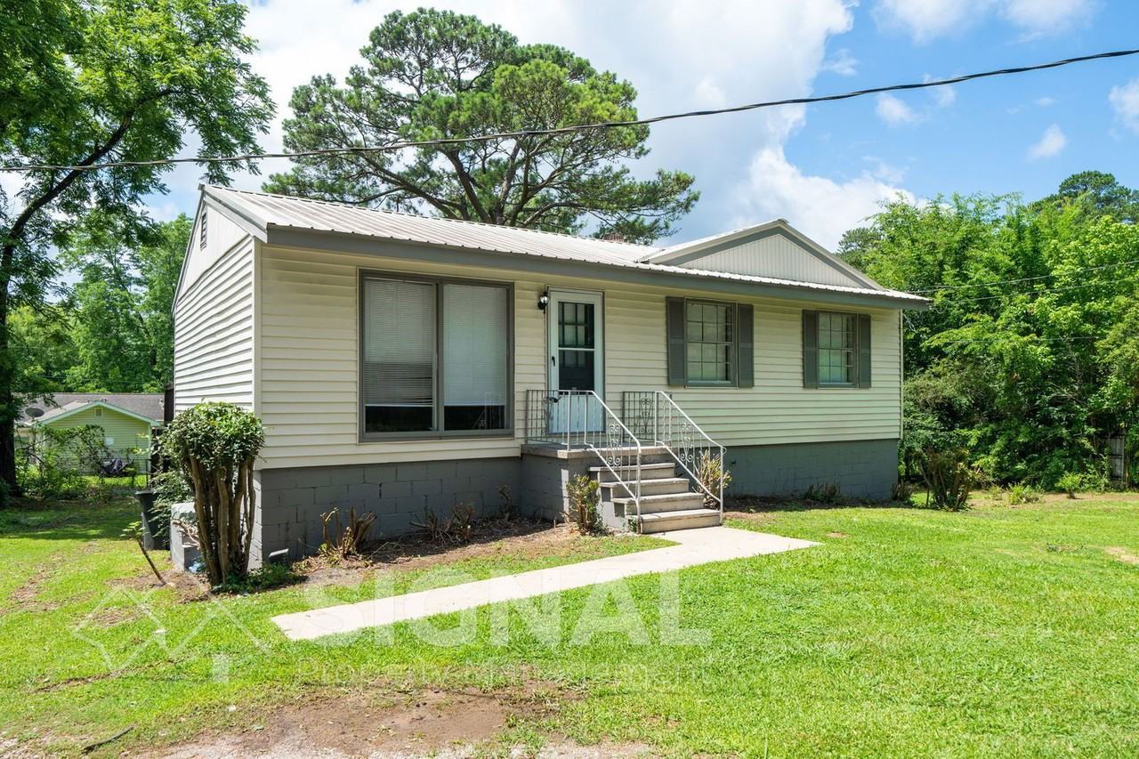 1652 Roberta Ln - Photo 5 of 25