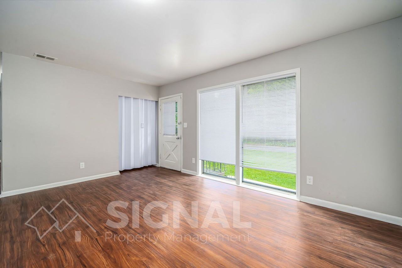 1652 Roberta Ln - Photo 7 of 25