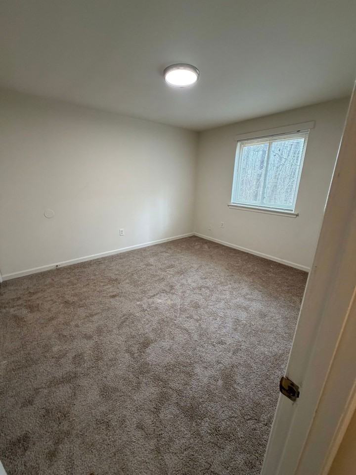 1904 Warren Ave #B - Photo 3 of 6