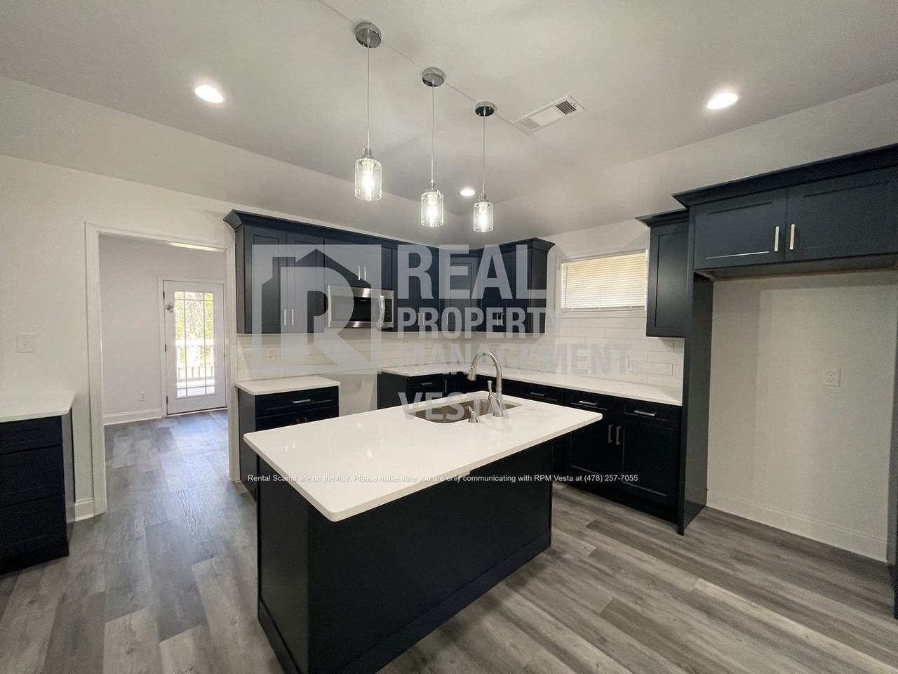 2349 Berthadale Ave - Photo 4 of 21