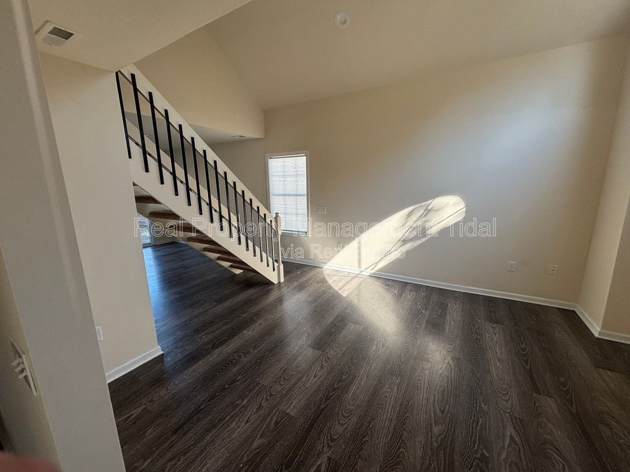 459 Charter Oak Dr - Photo 4 of 41