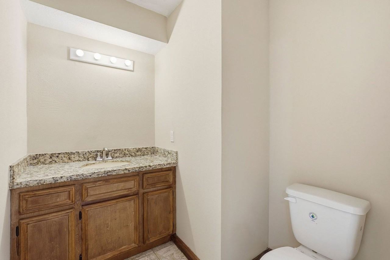 16014 Southampton Dr - Photo 3 of 25