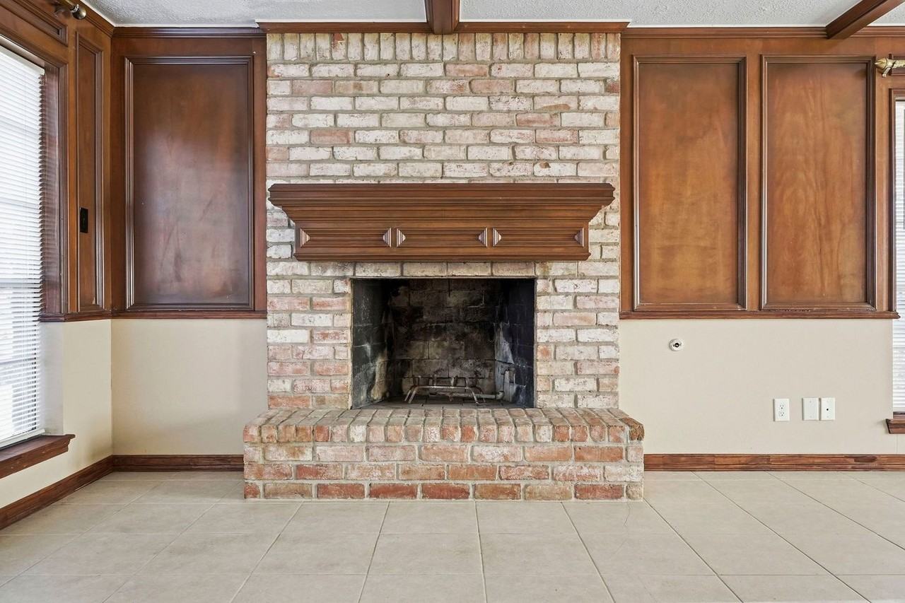 16014 Southampton Dr - Photo 6 of 25