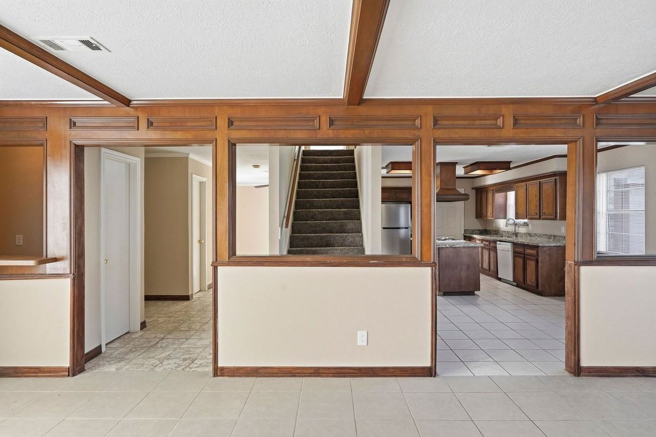 16014 Southampton Dr - Photo 7 of 25