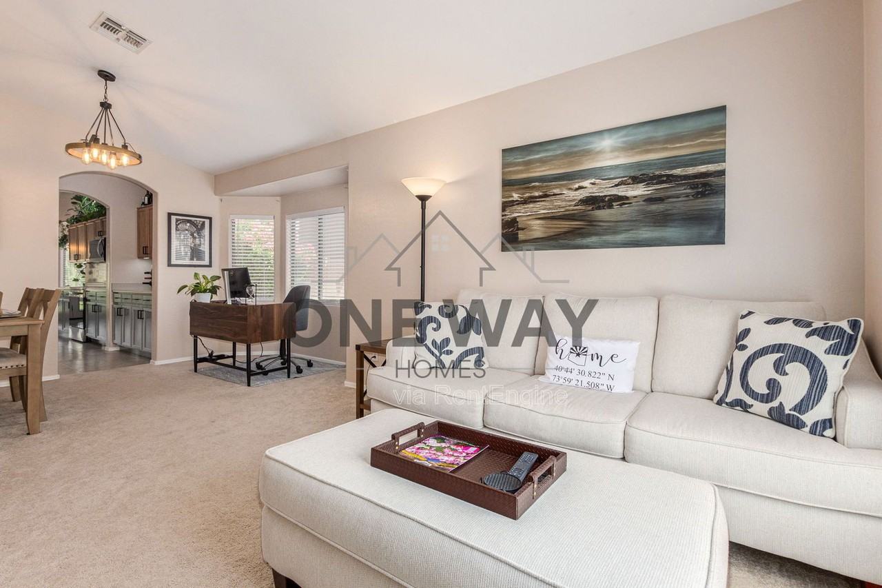 543 S Wildrose - Photo 6 of 37