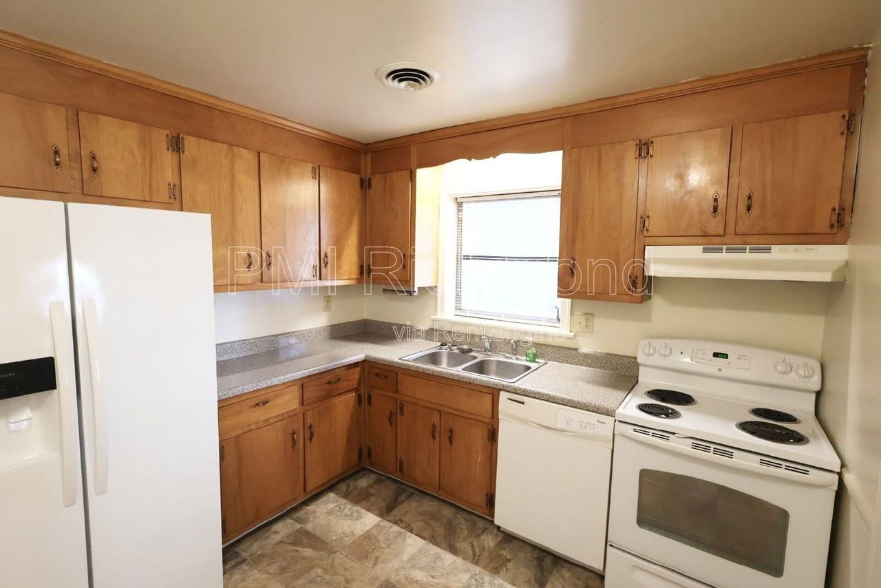 1108 Ironington Rd - Photo 5 of 13