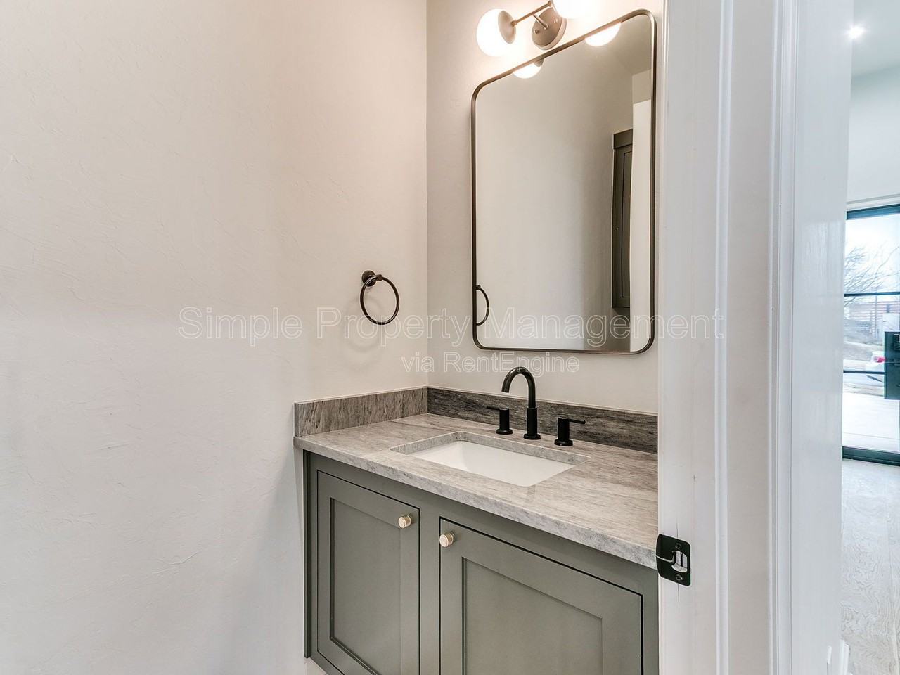 821 Nw 8th St - Photo 6 of 34