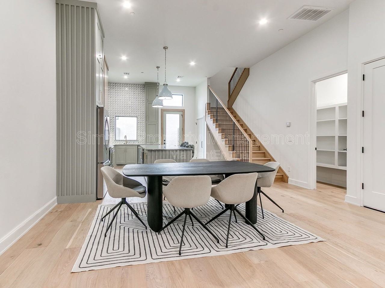 821 Nw 8th St - Photo 7 of 34