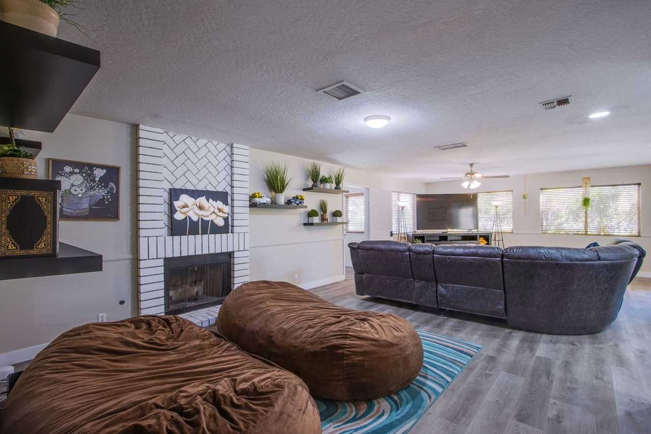 2342 Viewcrest Rd - Photo 5 of 31