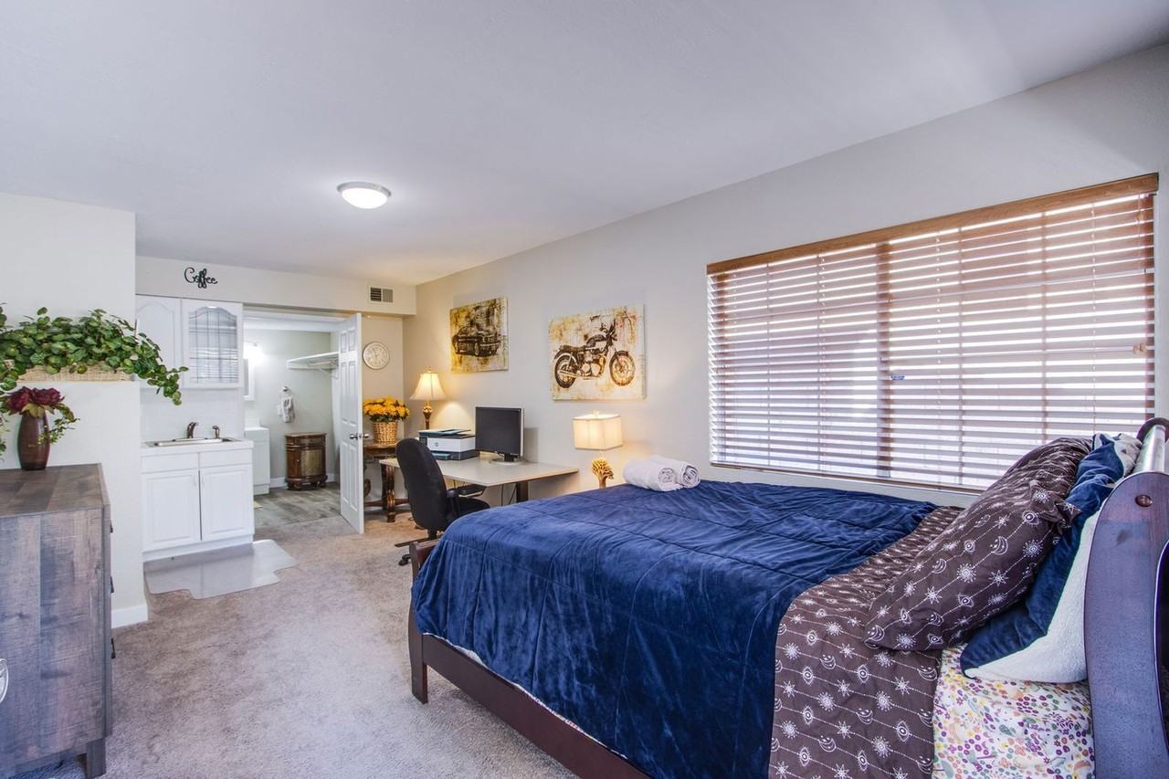 2342 Viewcrest Rd - Photo 6 of 31