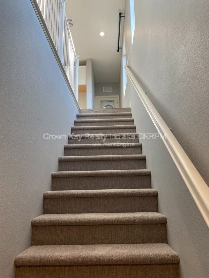 1026 S Prosperity St - Photo 3 of 17